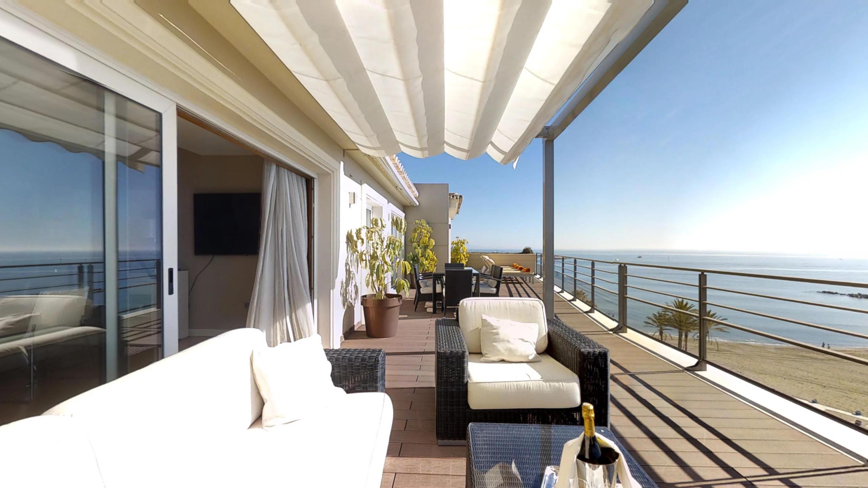 Готель Vincci Seleccion Aleysa Бенальмадена Екстер'єр фото A balcony with a retractable awning