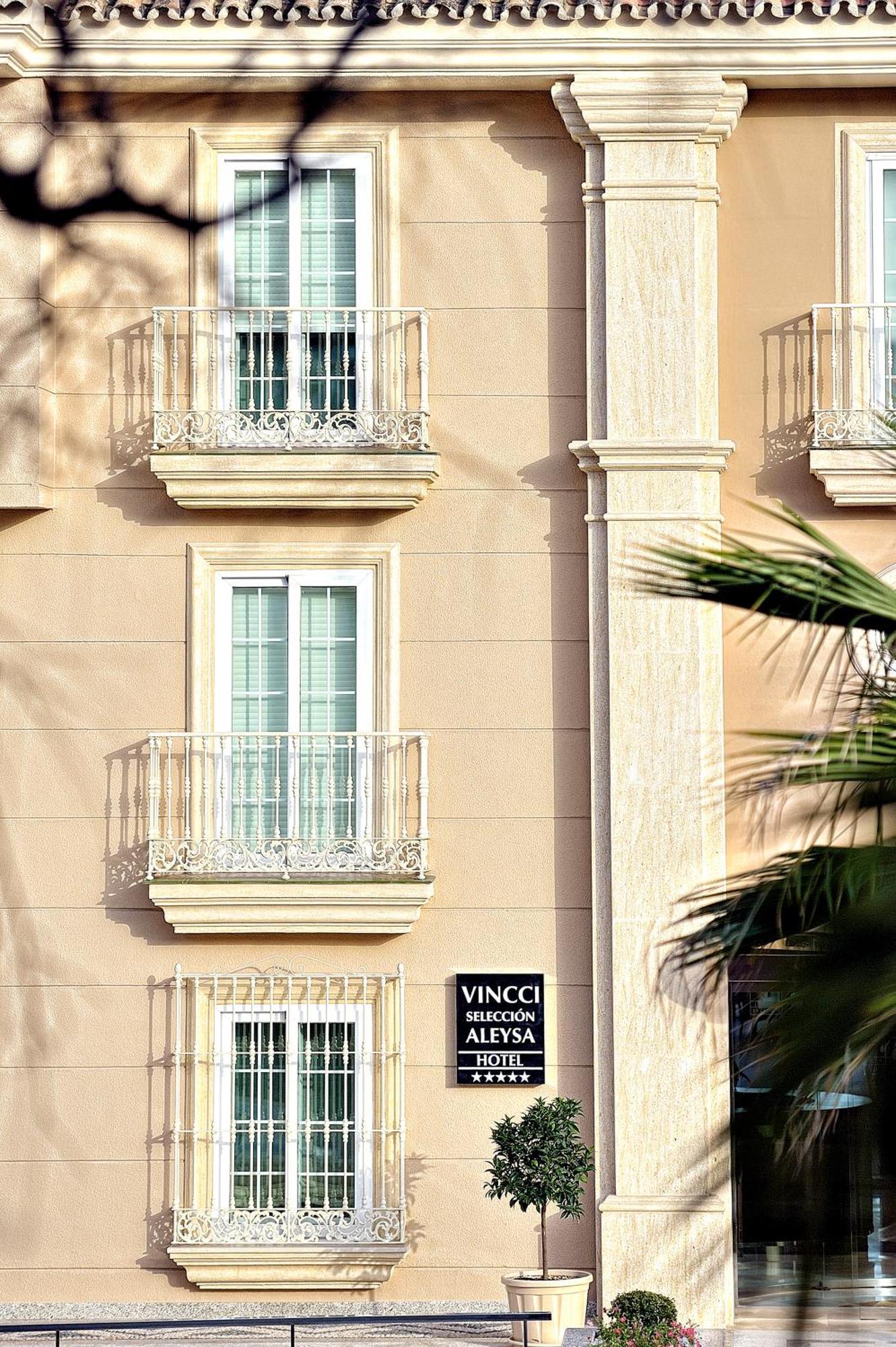 Готель Vincci Seleccion Aleysa Бенальмадена Екстер'єр фото Facade of the hotel