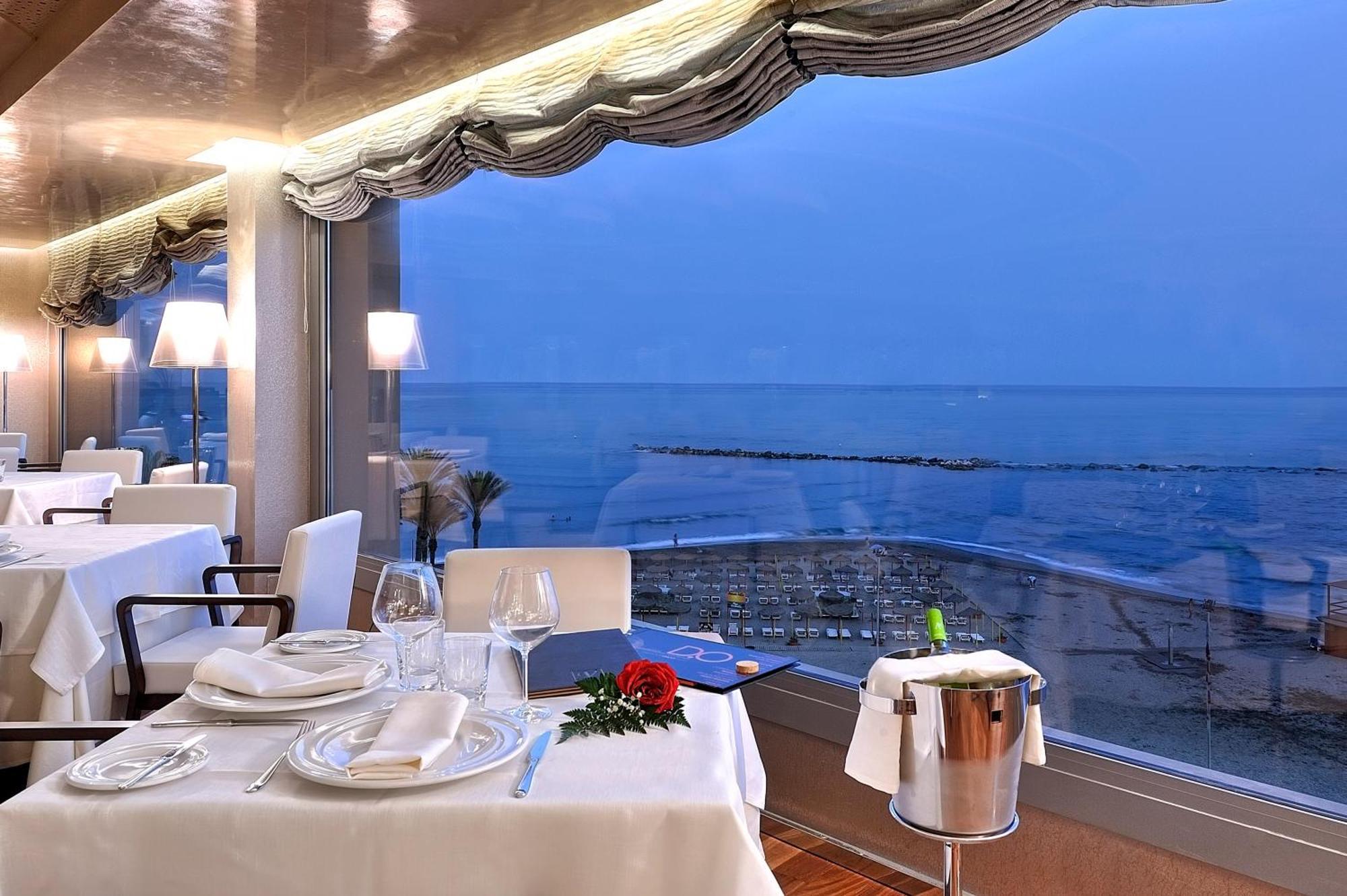 Готель Vincci Seleccion Aleysa Бенальмадена Екстер'єр фото Restaurant