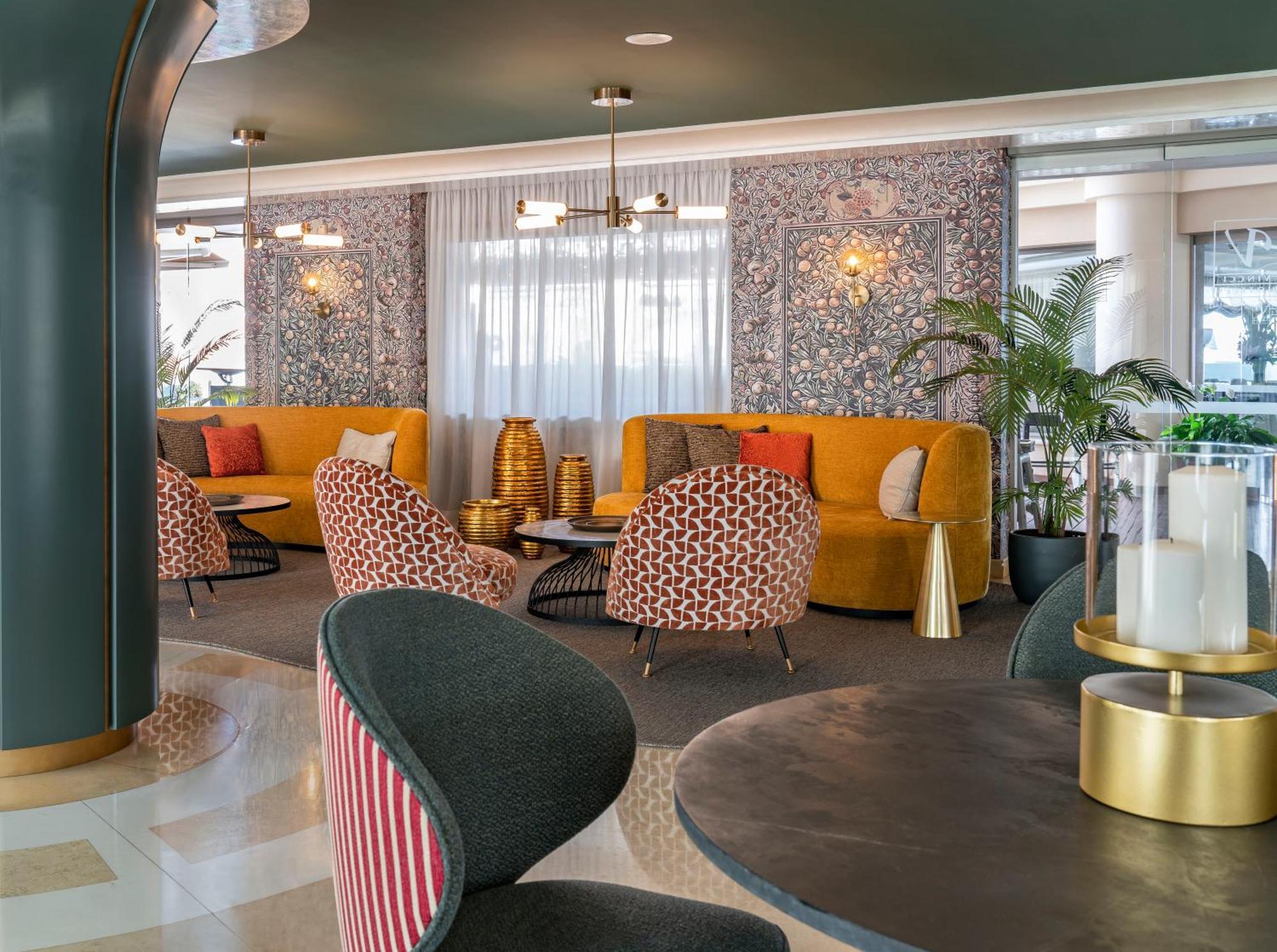 Готель Vincci Seleccion Aleysa Бенальмадена Екстер'єр фото The lounge at the airport