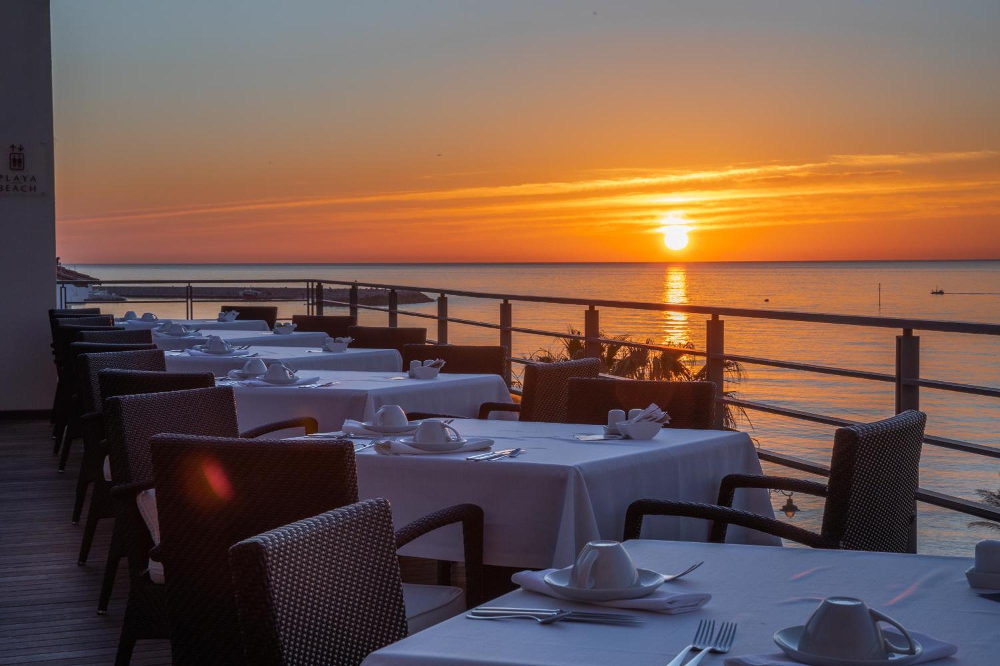 Готель Vincci Seleccion Aleysa Бенальмадена Екстер'єр фото Sunset at the restaurant
